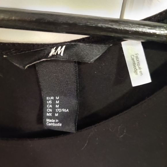 Black classy dress with sheer flowy sides - Picture 5 of 5